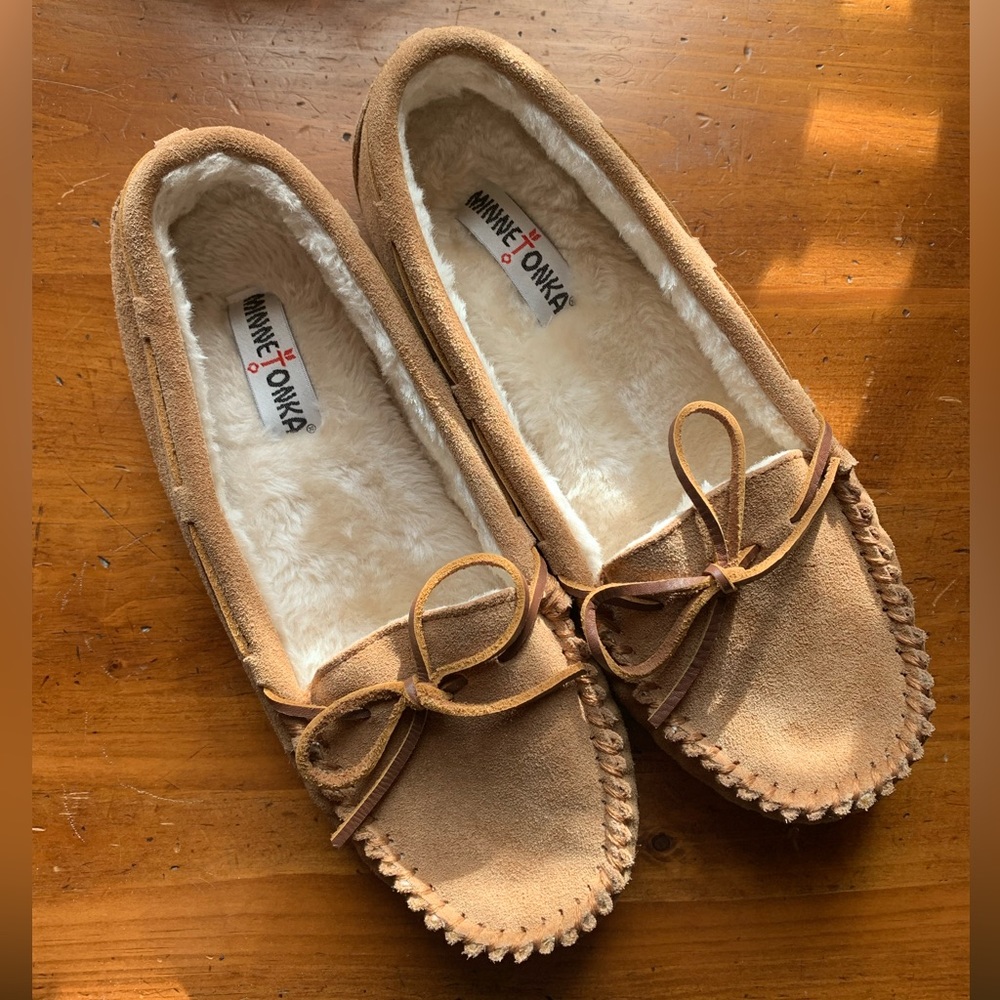 Minnetonka Women’s Slippers || Size 12